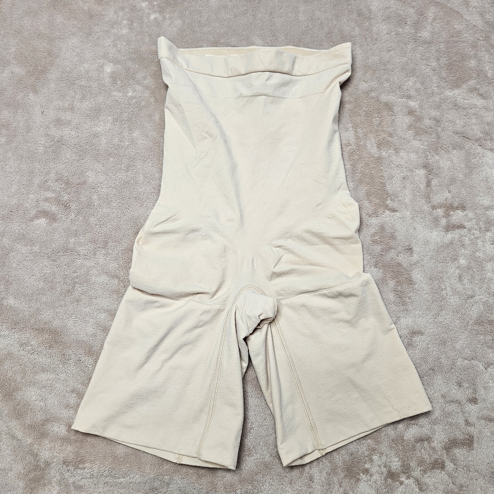 SPANX High-Waisted Shapewear Mid-Thigh Shorts Size L